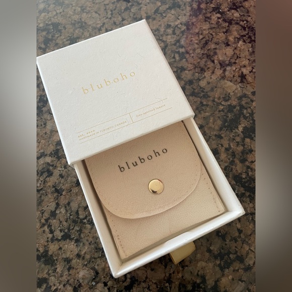 Jilly box earrings - Picture 2 of 2